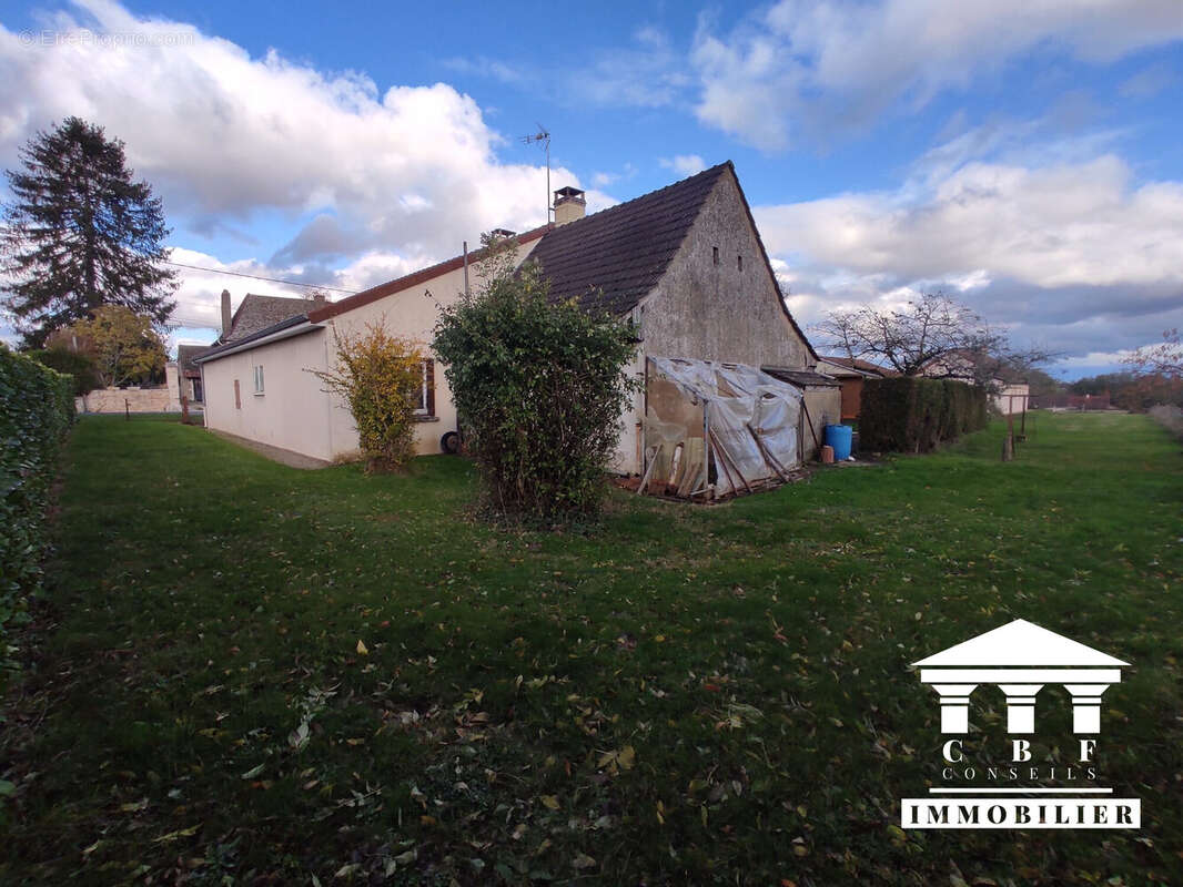 Maison à L'ABERGEMENT-SAINTE-COLOMBE