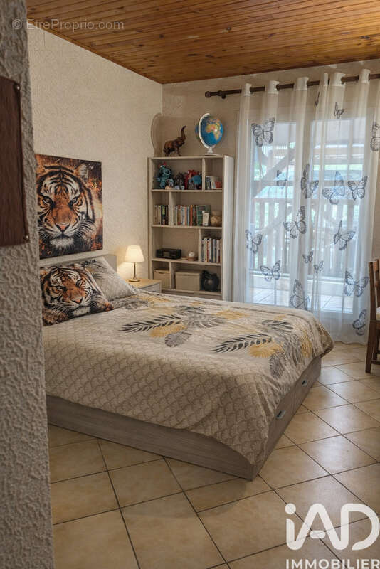 Maison 154 m² à Saint-Laurent-Des-Hommes  - photo 9