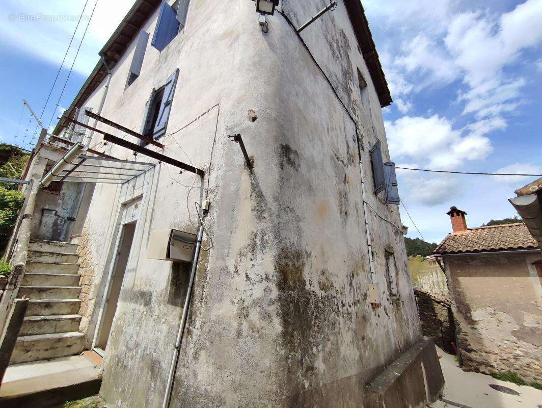 Maison à LE COLLET-DE-DEZE