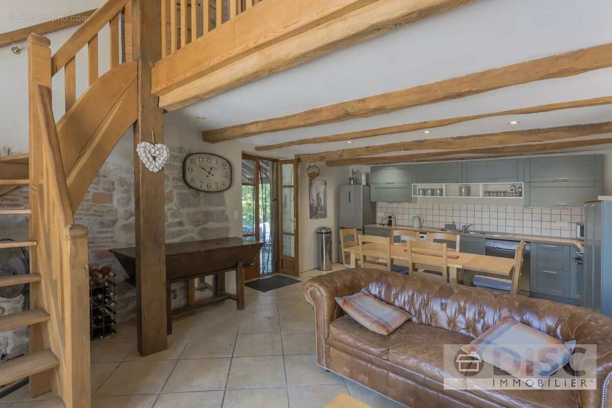 Charmante maison en pierre avec piscine et jardin privé de 2 450 m² - photo 4