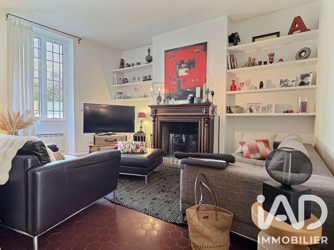 Maison 205 m² à Mouries  - photo 7