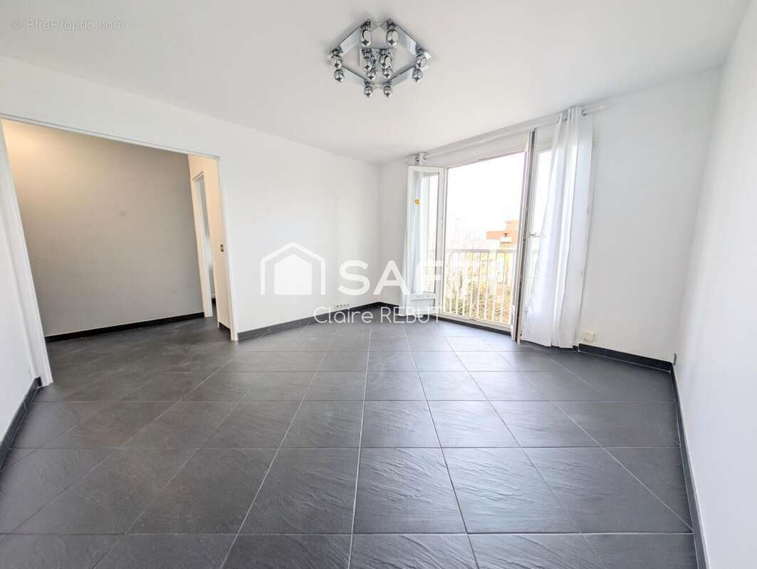 Photo 3 - Appartement à LIVRY-GARGAN