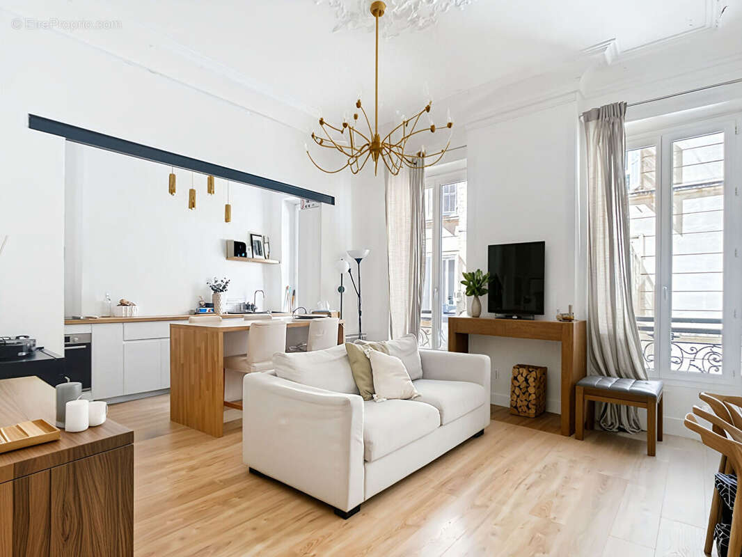 Appartement 46 m2 T2 à vendre Secteur La Joliette 13002 Marseille - photo 2