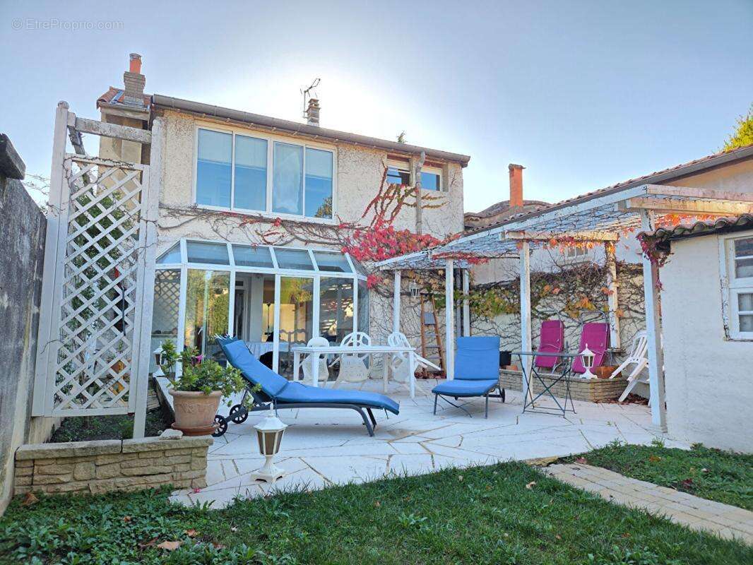 Maison à MONTELIMAR