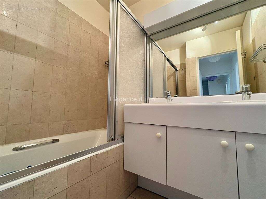Porte de versailles / beau 2 pieces 54m² / etage eleve / ascenseur / vue degagee / cave / - photo 8
