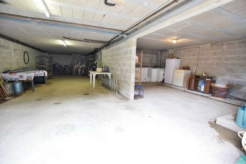 Maison en plein centre d'Avrillé avec grand terrain - photo 3