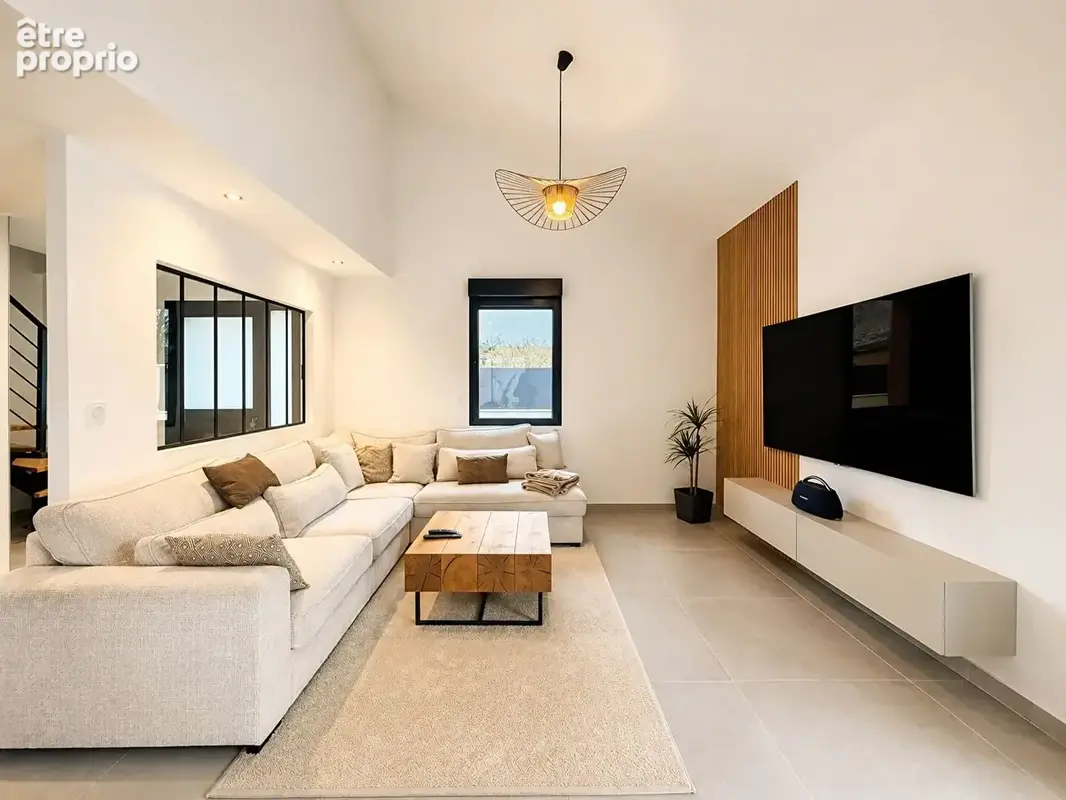 Coup de coeur pour cette maison rénovée de 200m² au sol, jardin de 300m² environ - photo 2