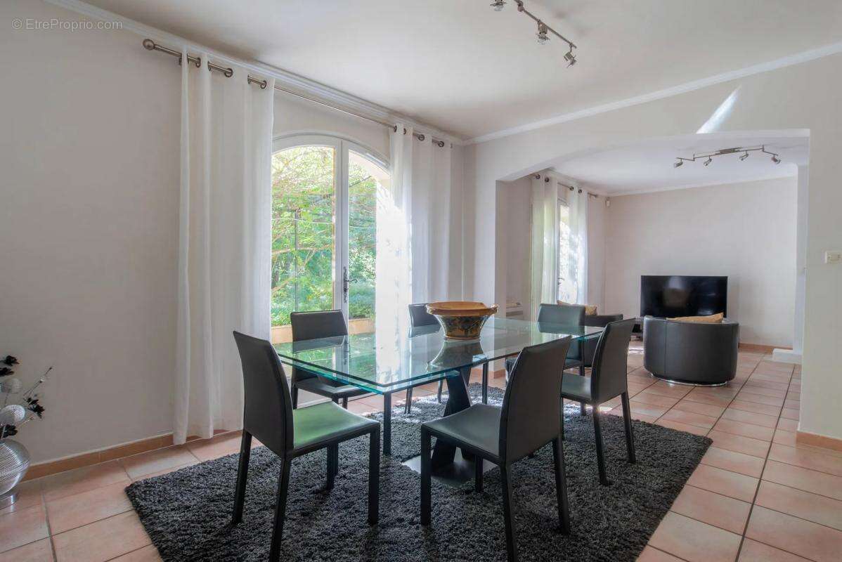 Maison à PLAN-D&#039;AUPS-SAINTE-BAUME