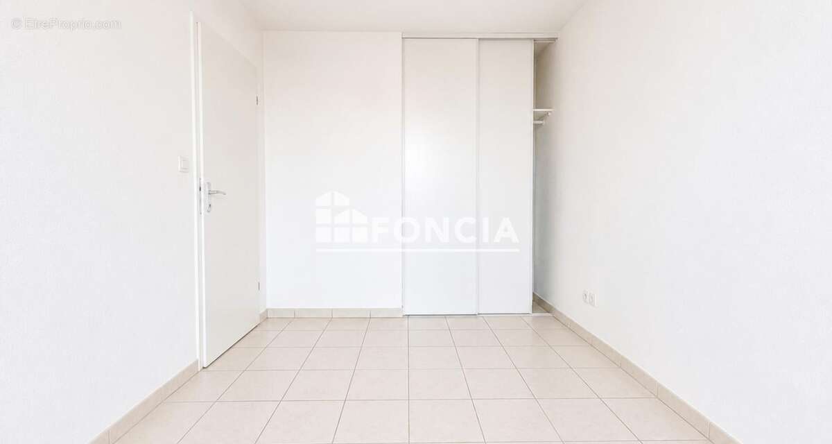 Dernier etage appartement 4 pieces avec terrasse et deux parkings en sous sol - photo 6