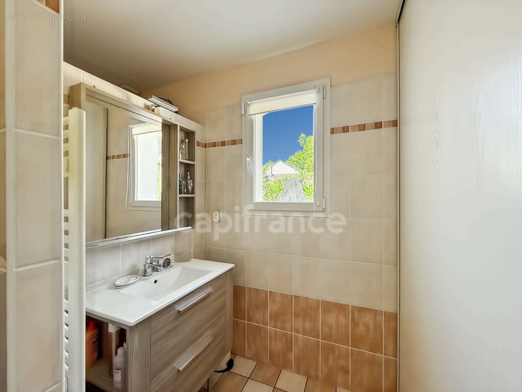 Maison Plain-Pied Lumineuse de 2008, 4 chambres - photo 10