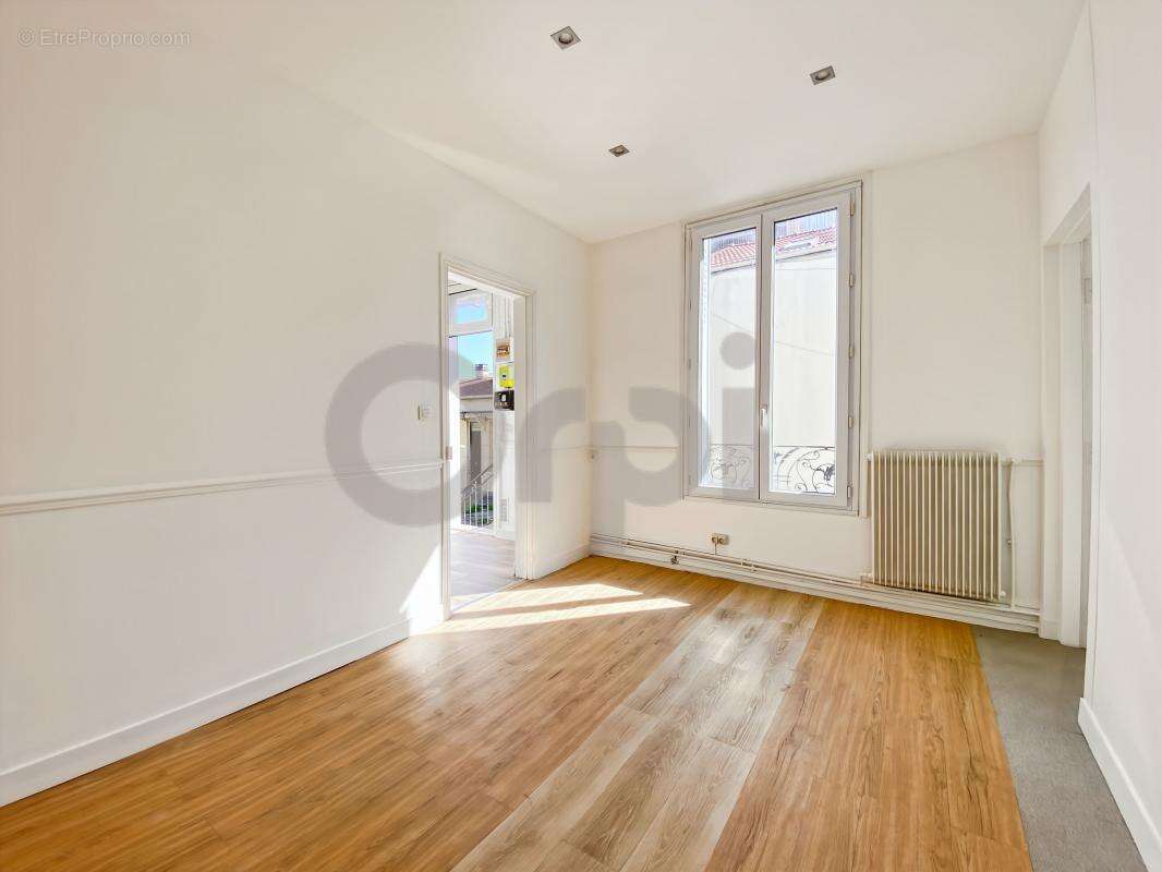 Appartement à AUBERVILLIERS