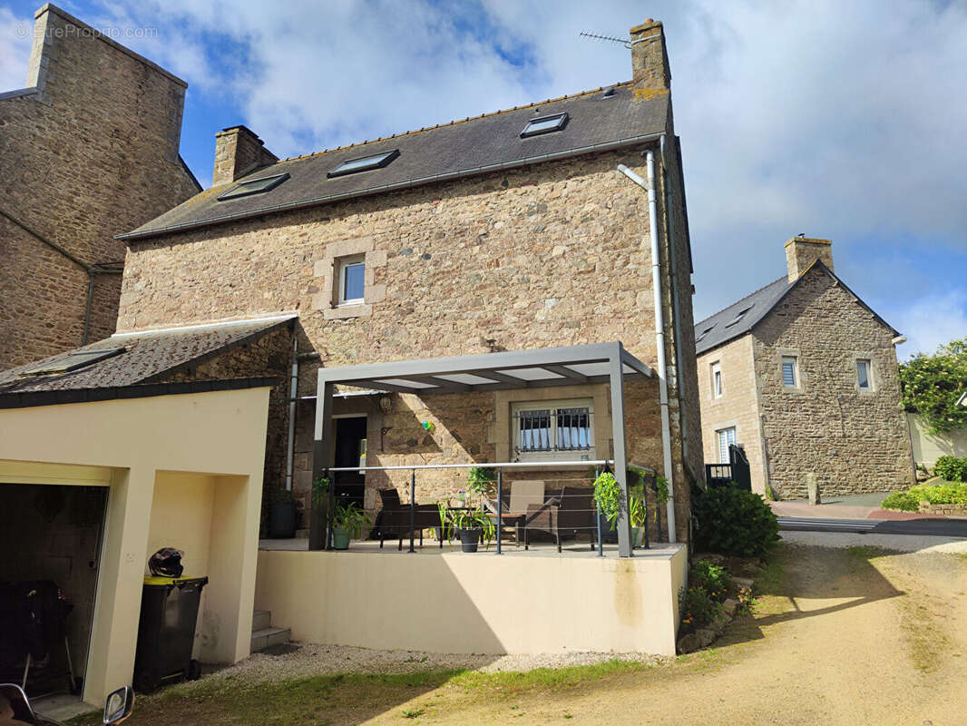Maison à LANRODEC