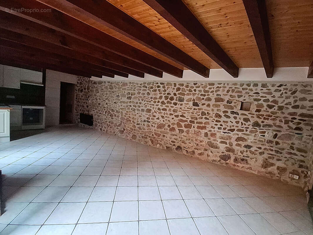 Maison à LA CHAPELLE-DE-GUINCHAY