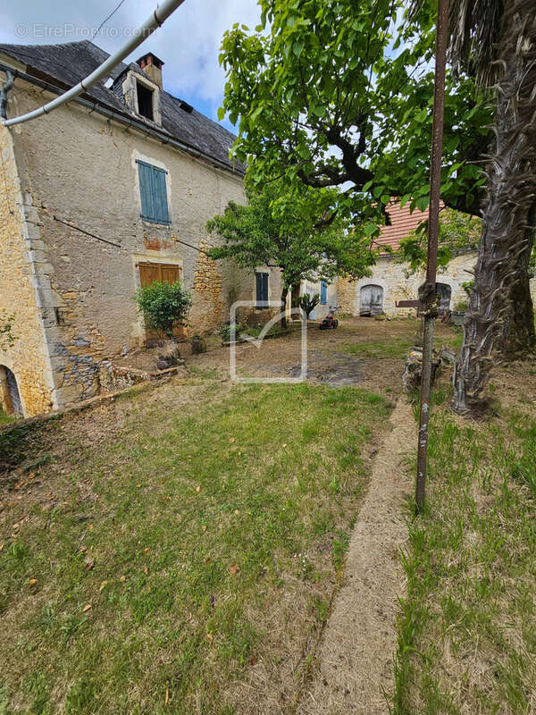 Maison à NADAILLAC-DE-ROUGE