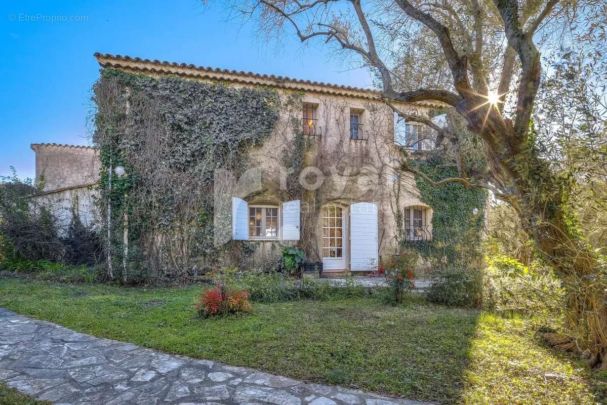 Maison à MOUGINS
