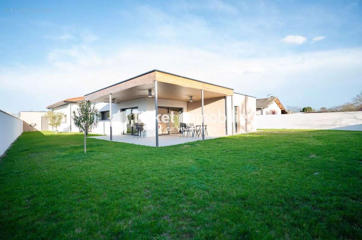 Maison à LA SALVETAT-SAINT-GILLES