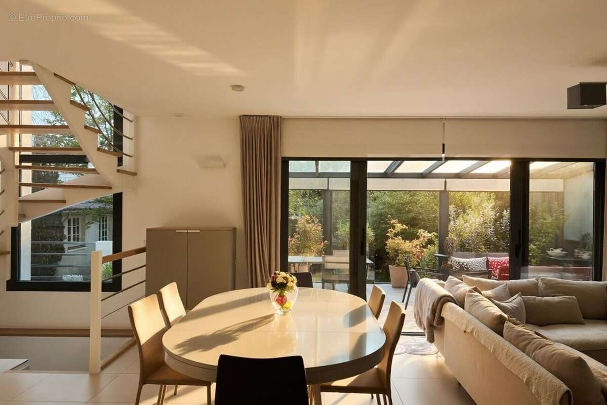 Maison à SAINT-MAUR-DES-FOSSES