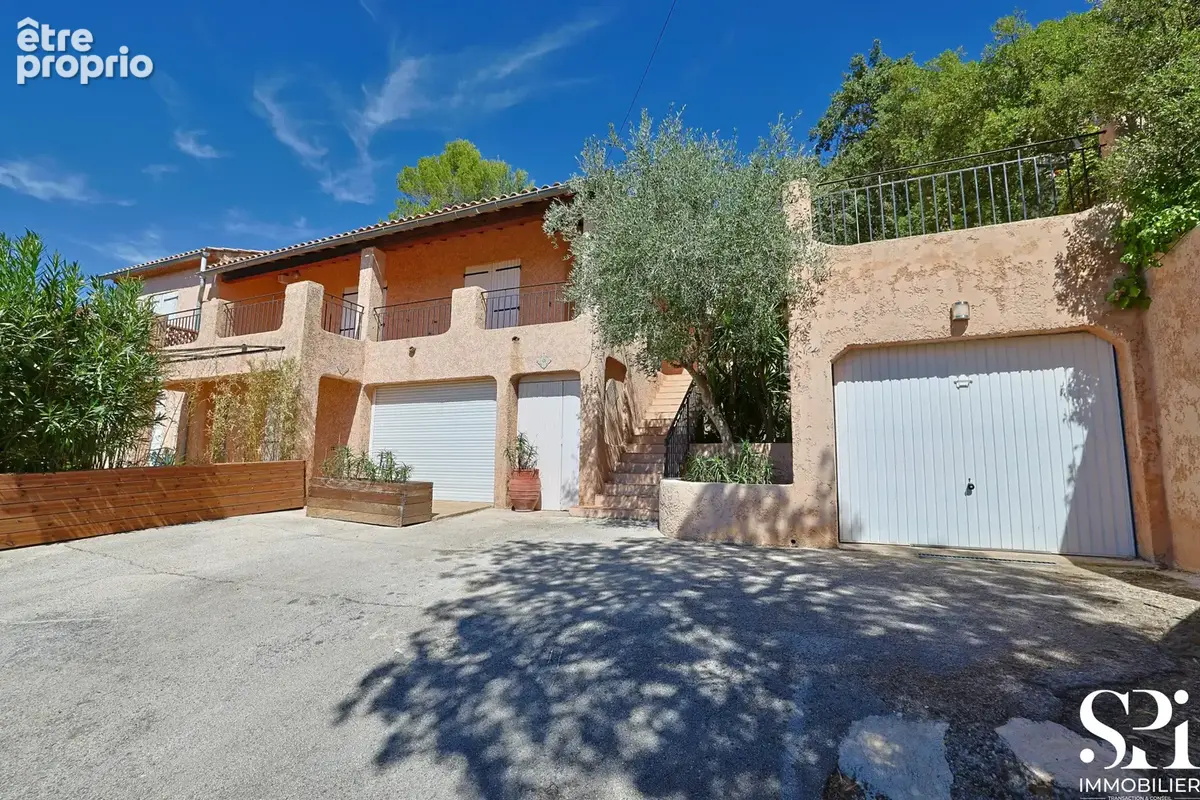 Vente maison Pierrefeu-du-Var (83)   Maison 195m2 au sol divisée 2 appartements   Terrain 1 740 m2 - photo 3