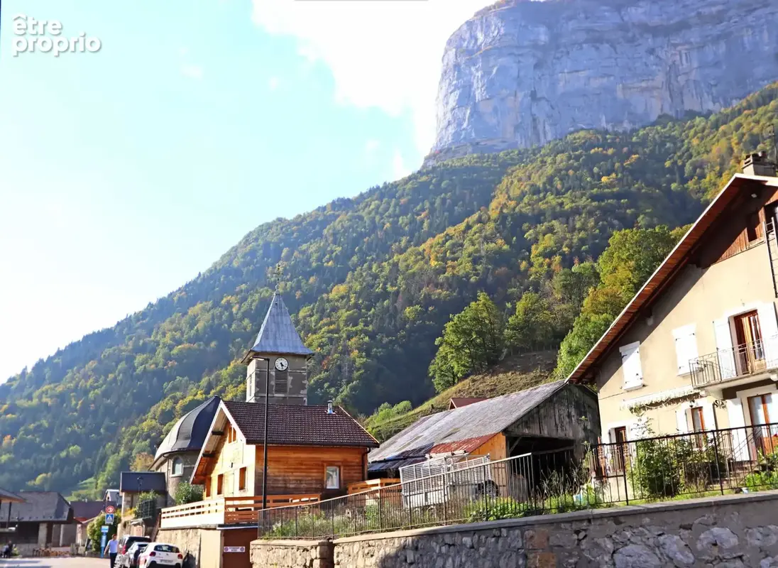 Proche Thones, terrain viabilisé - photo 4