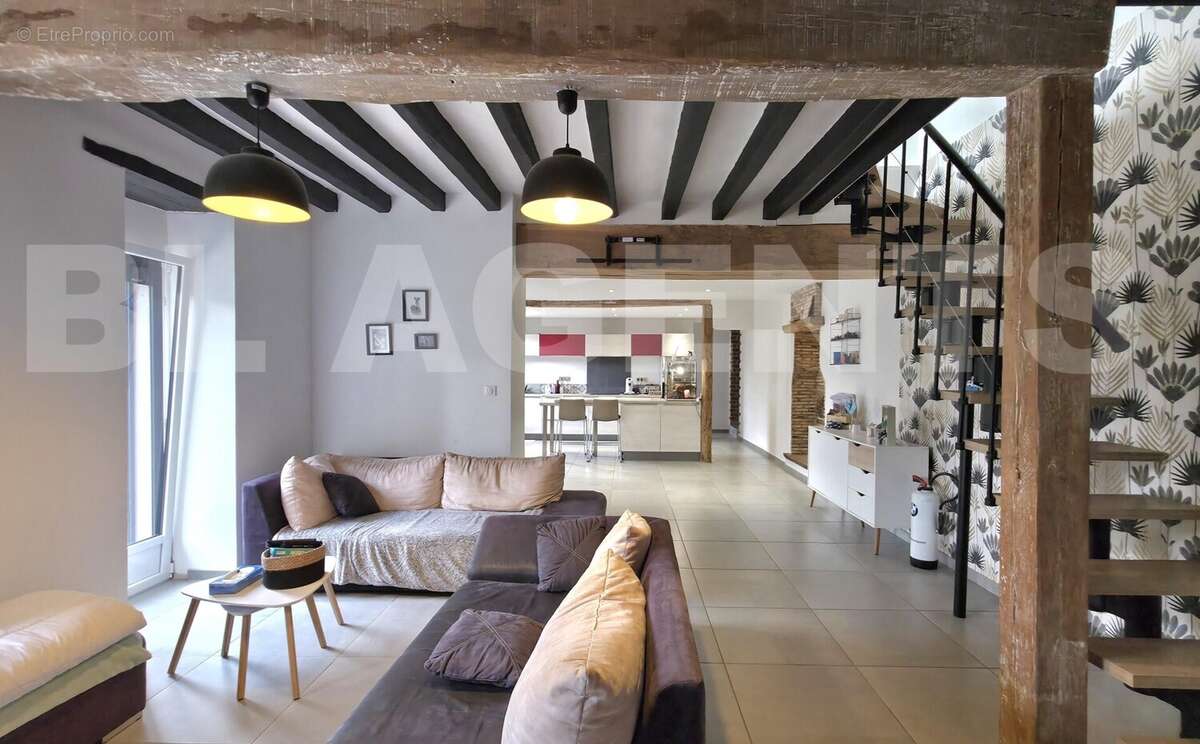 20251103_101956(1) - Maison à YVRE-LE-POLIN