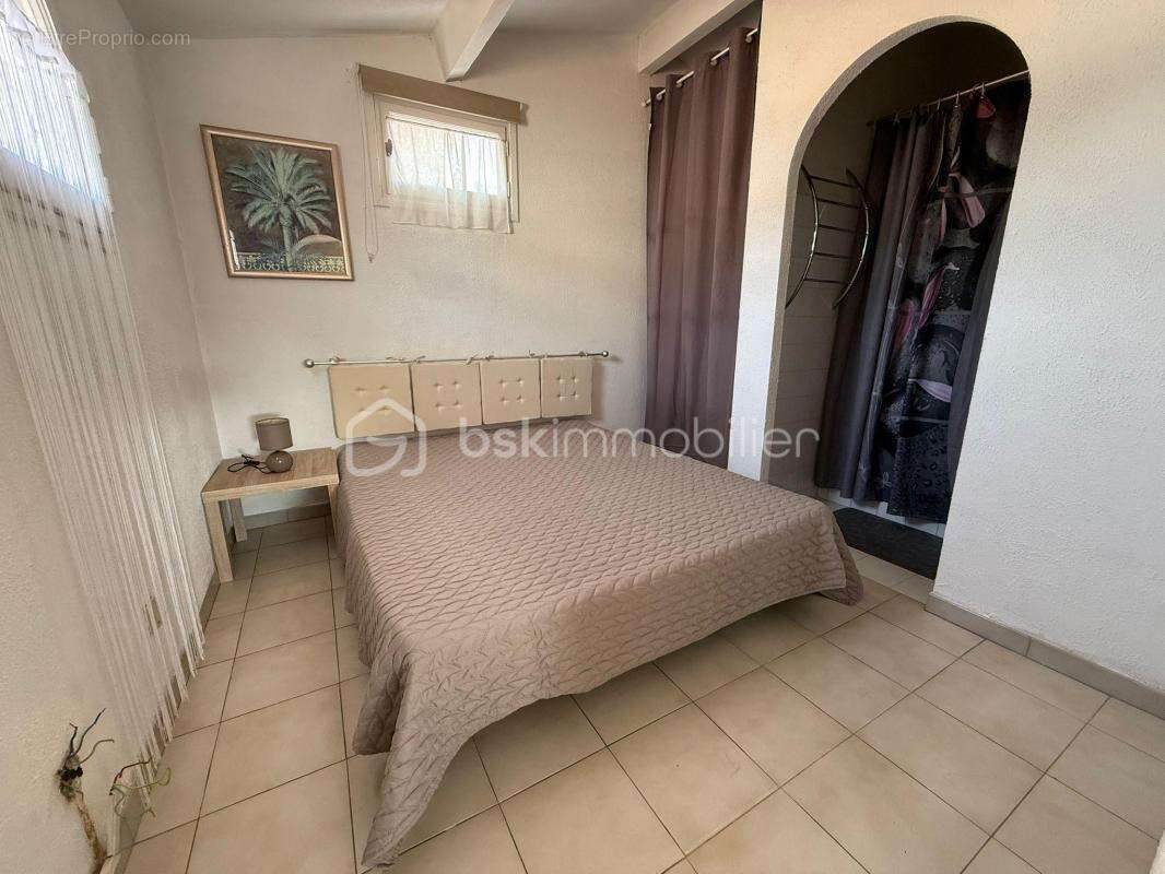 Maison à VIC-LA-GARDIOLE