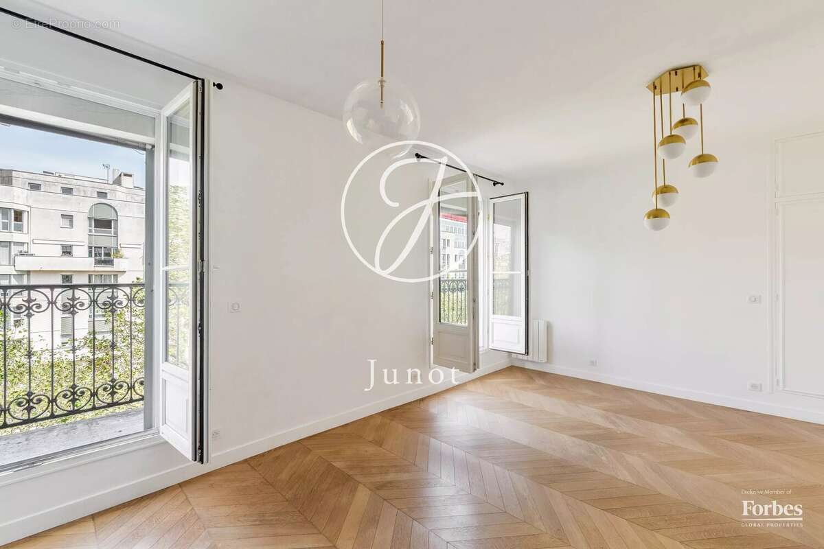 Appartement à PARIS-10E