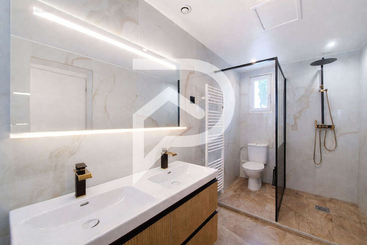 Maison à MONTELIMAR