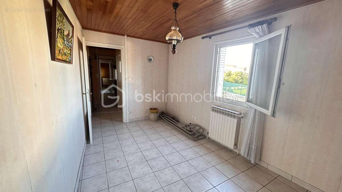 Une vue rare, un emplacement recherché, une maison de caractère au cœur de Roiffieux - photo 9
