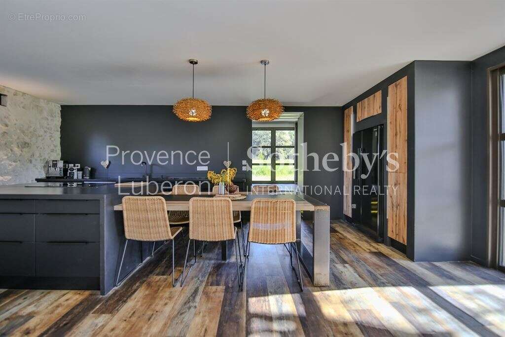 Maison à L'ISLE-SUR-LA-SORGUE