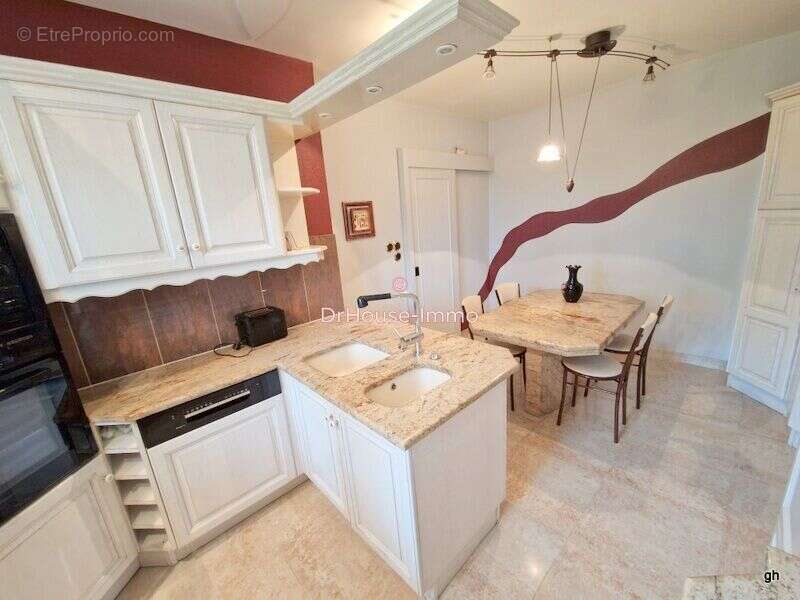 Maison à SAINT-GEORGES-DE-REINTEMBAULT