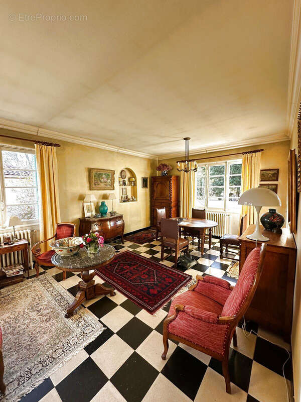 Autre à SAINT-GENIS-LAVAL