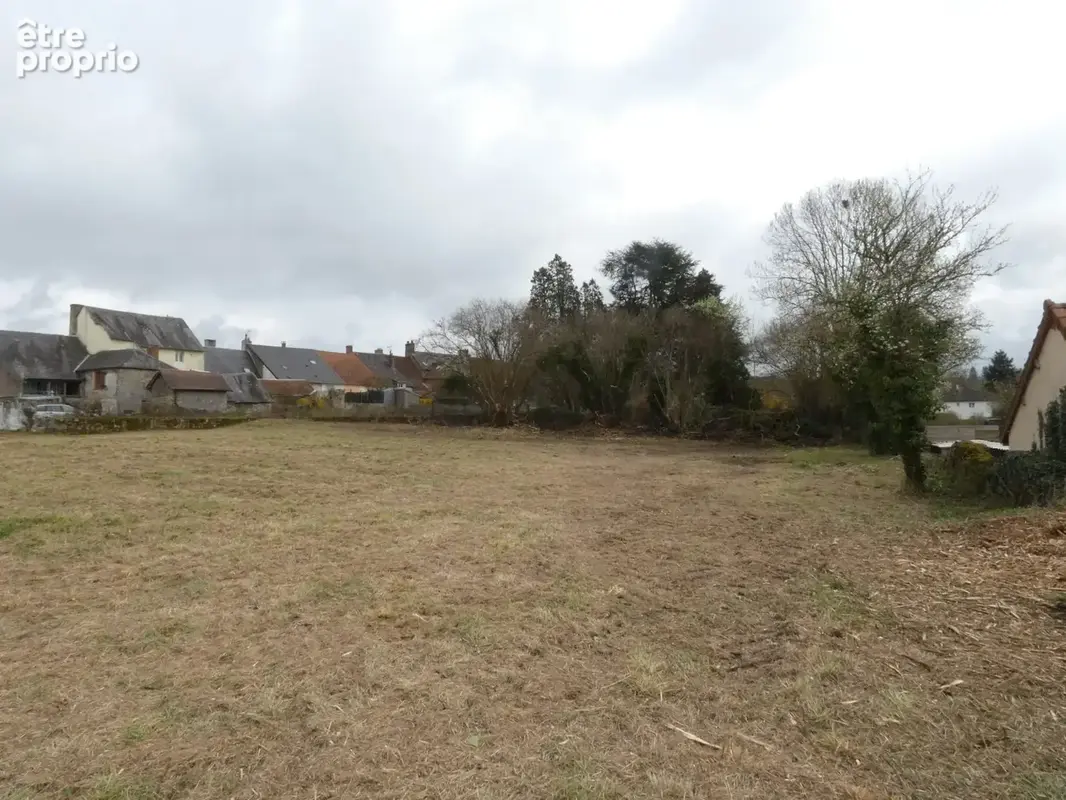 Terrain 1830 m² à Jarnages  - photo 2