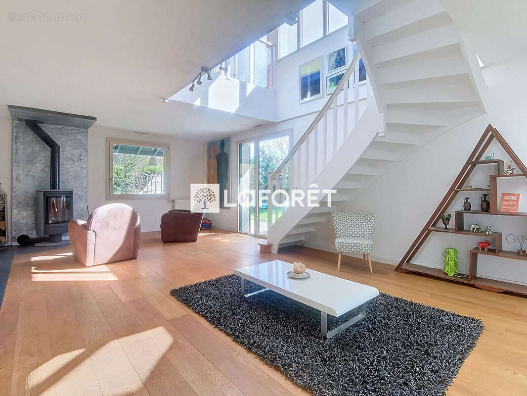 Massieux, beaux volumes et vue dégagée - photo 6