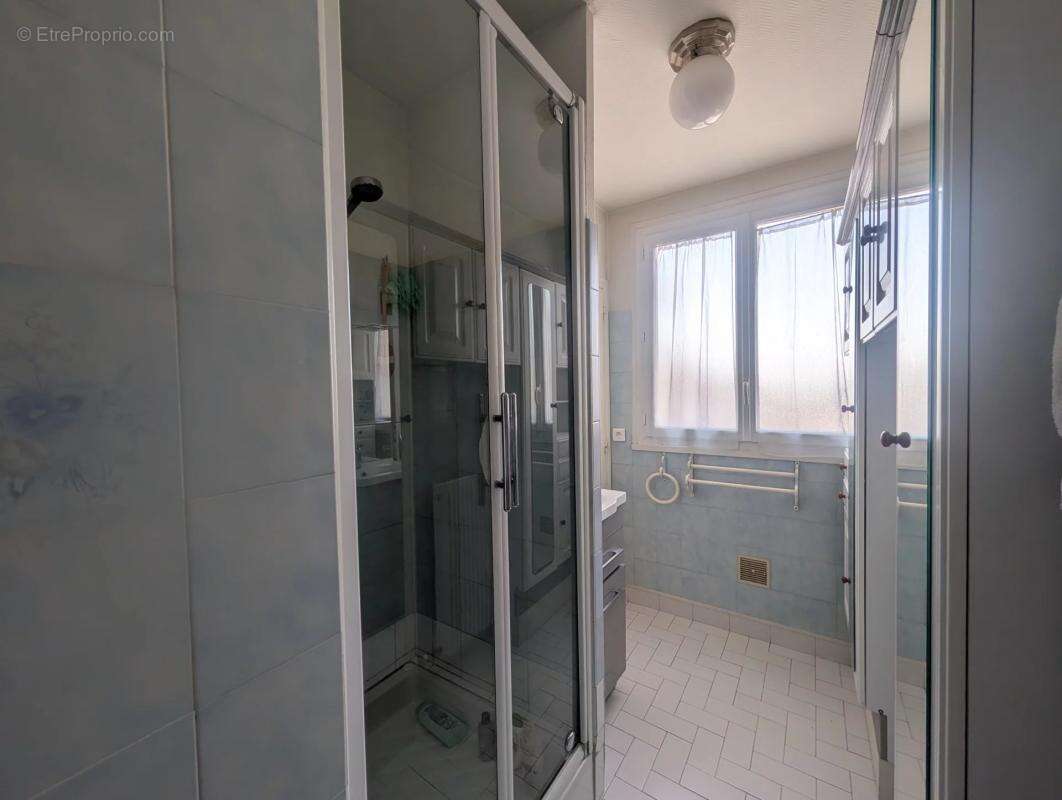 Appartement à LES CLAYES-SOUS-BOIS