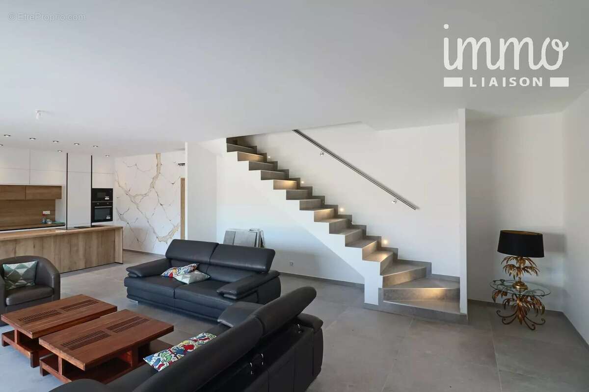 Maison à LE CASTELLET