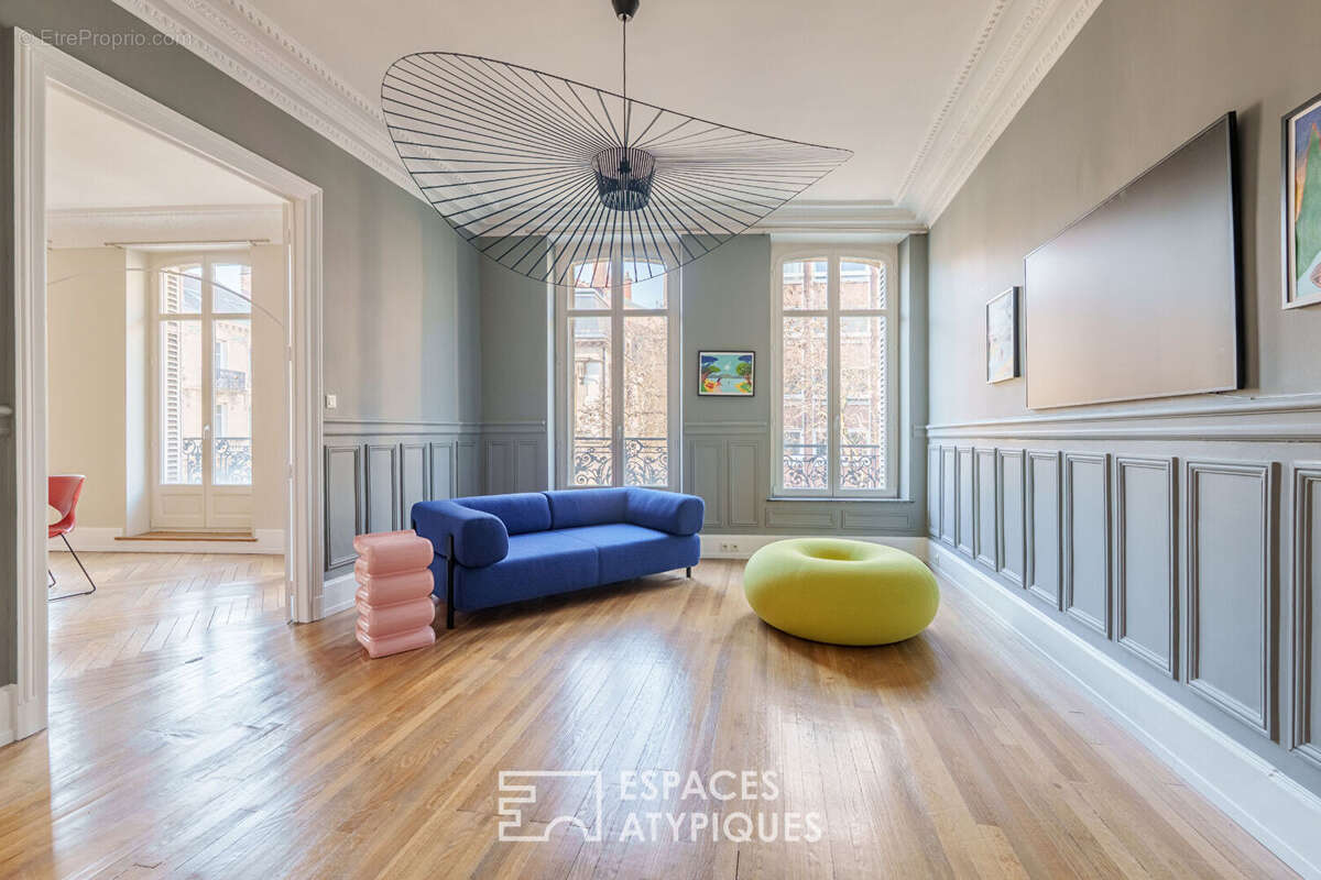 Appartement de charme rénové dans un immeuble de caractère - photo 4