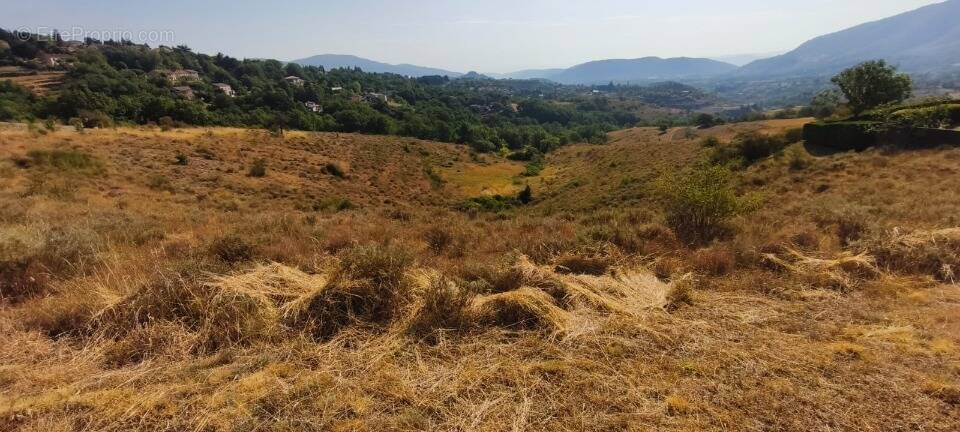 Terrain à VEYRAS
