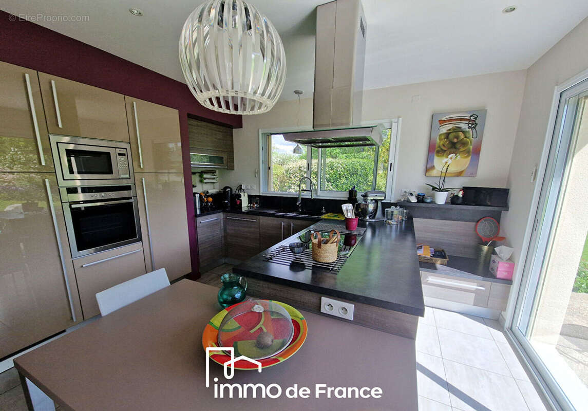 Maison à SALLES-LA-SOURCE