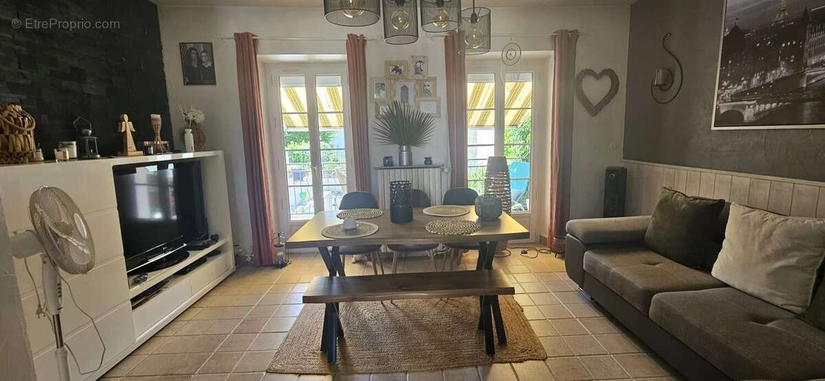 Rare en centre-ville : Maison de charme avec terrasse & atelier ! - photo 2