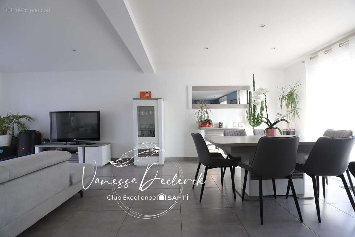 Photo 2 - Maison à LE VAL-SAINT-GERMAIN