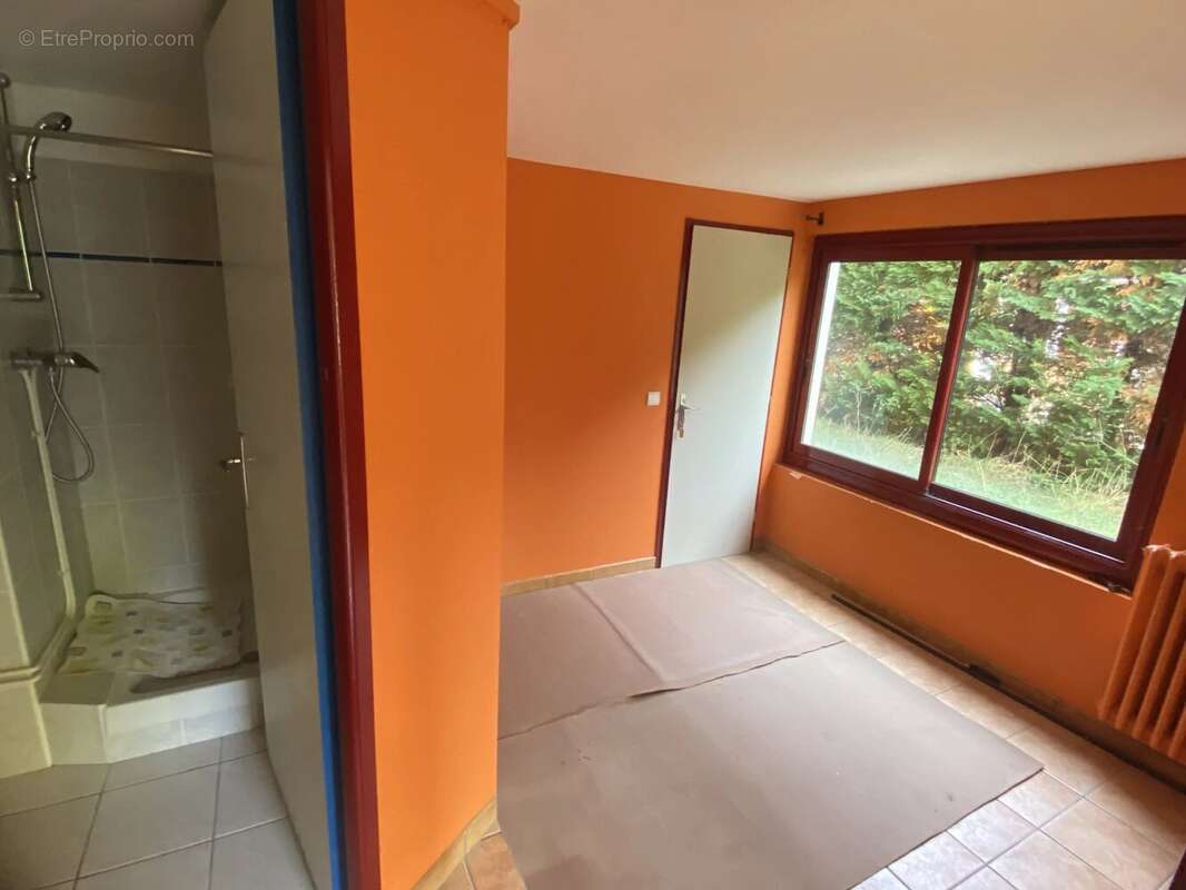 Maison à SAINT-YZAN-DE-SOUDIAC