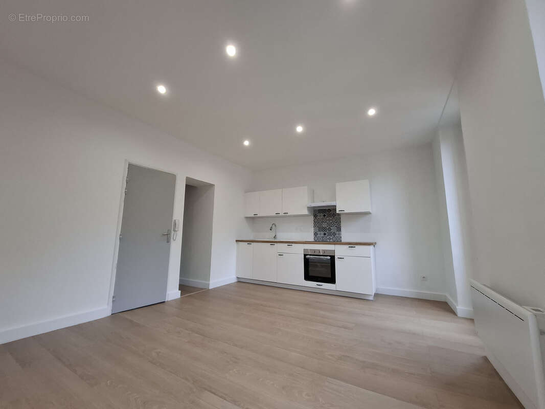 Appartement à ROQUEVAIRE