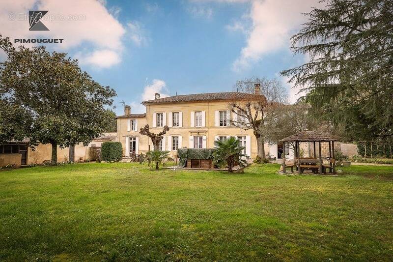 Maison à SAINT-EMILION