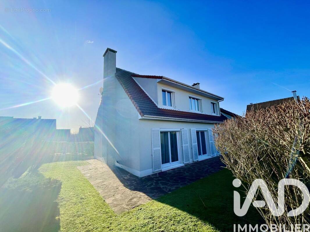 Photo 1 - Maison à SAINTRY-SUR-SEINE