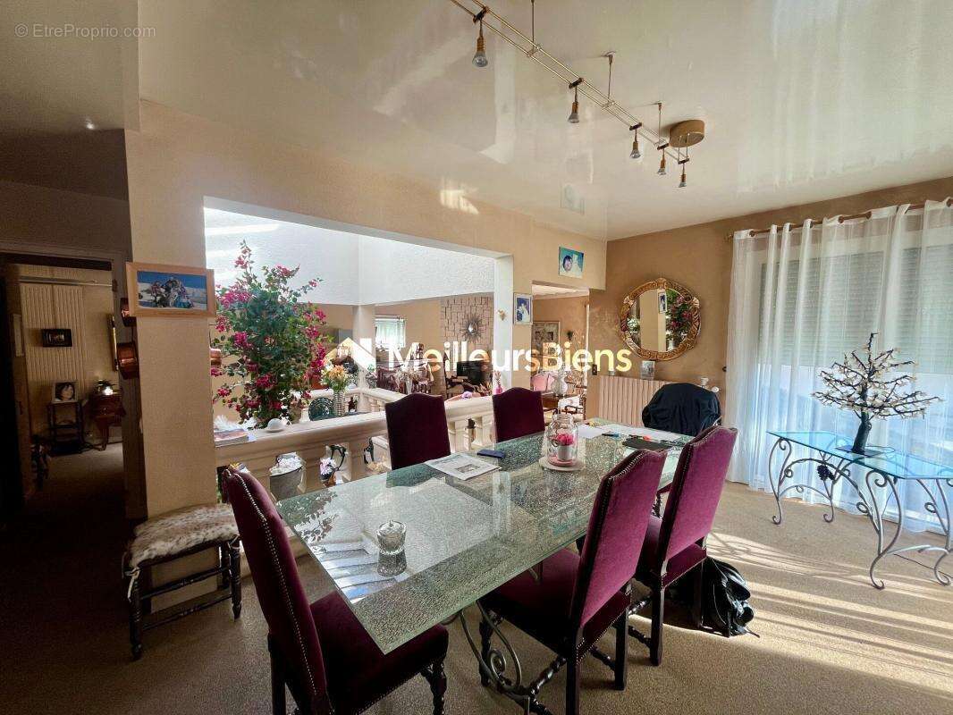 Maison à SURY-LE-COMTAL