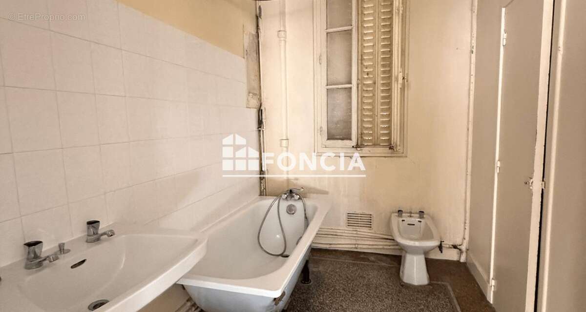 T2 de 50 m² proche mairie, à rafraîchir, fort potentiel dans une copropriété calme et bien située. Idéal 1er achat ou investisse - photo 4