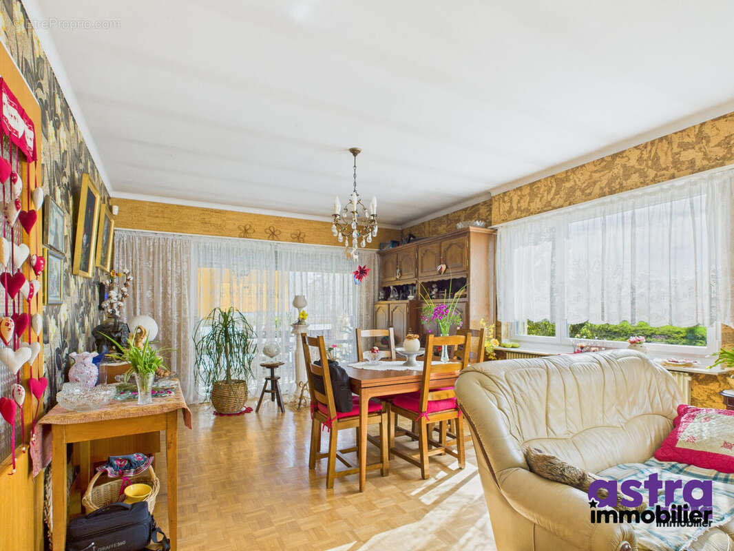 Maison à VILLAGE-NEUF