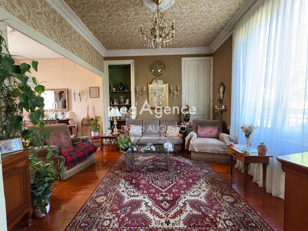 Maison à TASSIN-LA-DEMI-LUNE