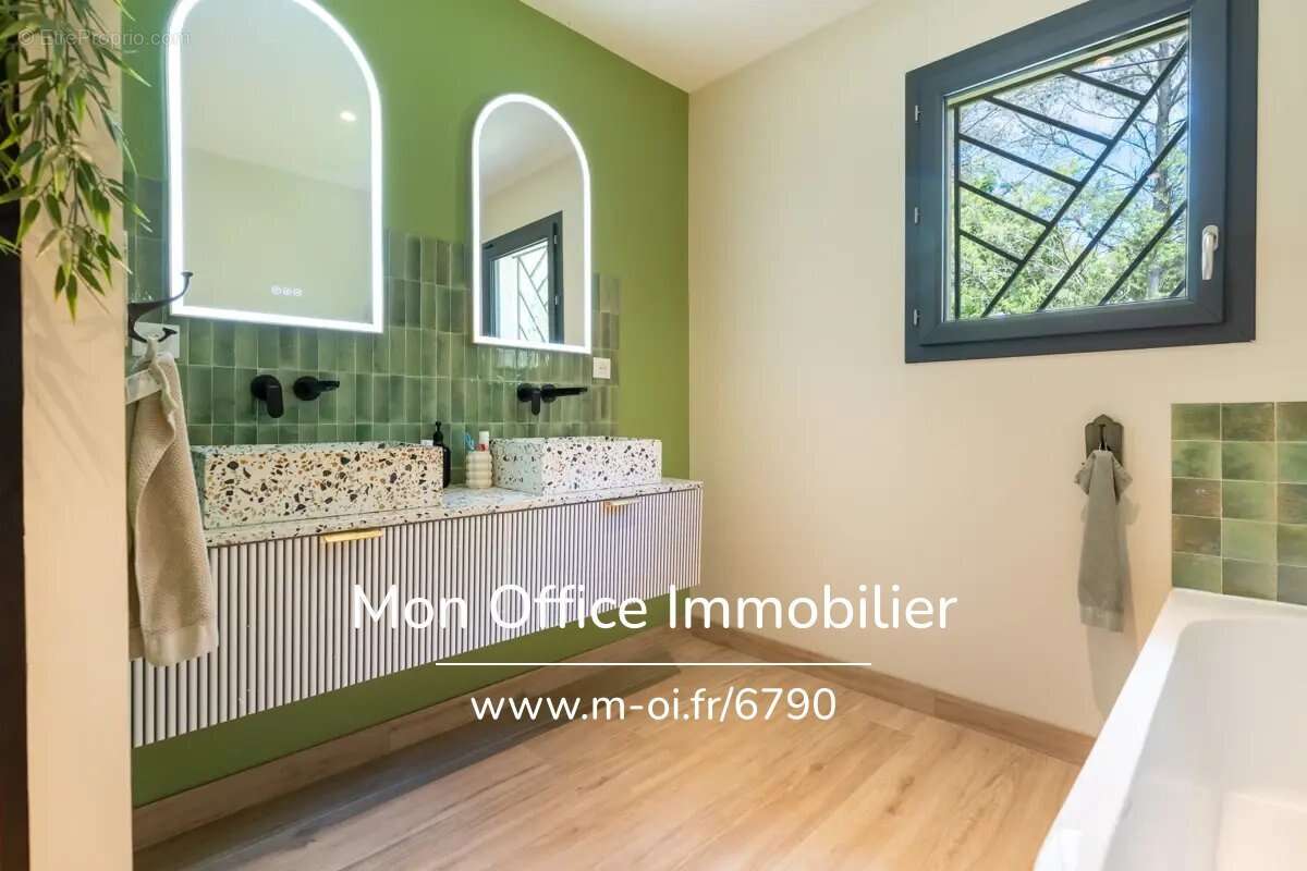 Maison à VENTABREN
