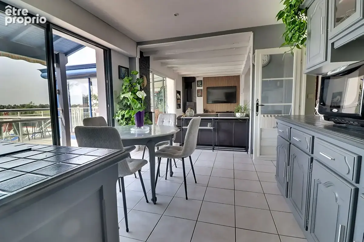 Maison avec piscine, sous-sol intégral et vue dégagée sur l'eau Esnandes 5 pièces 115 m2 - photo 7